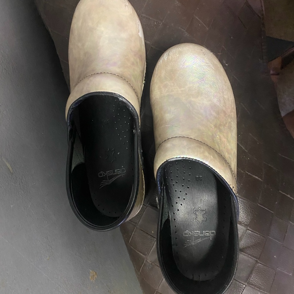 Dansko Men’s Iridescent Beige/Tan Leather Slip-On Clogs